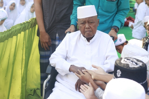 Dr. KH. Noer Muhammad Iskandar, SQ