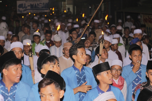 Pawai obor dalam rangka menyambut acara Peringatan Maulid Nabi Muhammad SAW.